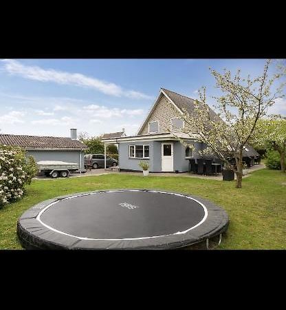 Big Villa In Stege Near Mons Klint With Trampolin Εξωτερικό φωτογραφία